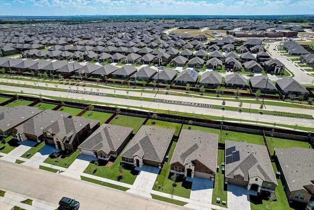 10924 Ranchera Drive, Aubrey, TX 76227