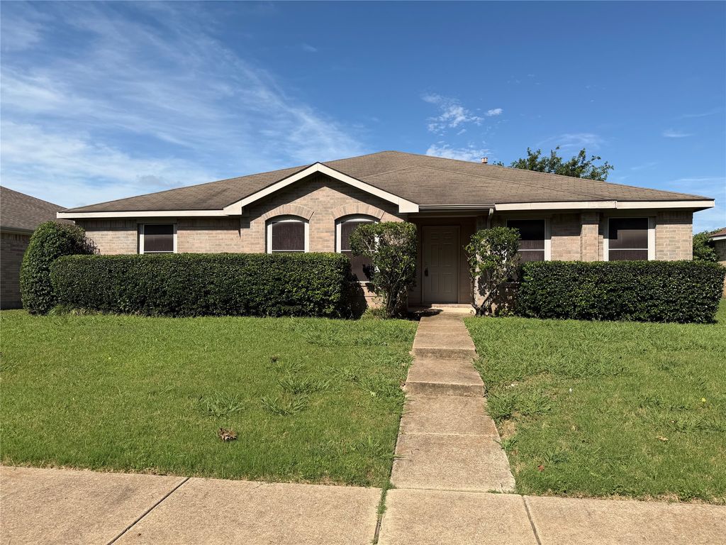 111 Palm Drive, Lancaster, TX 75146