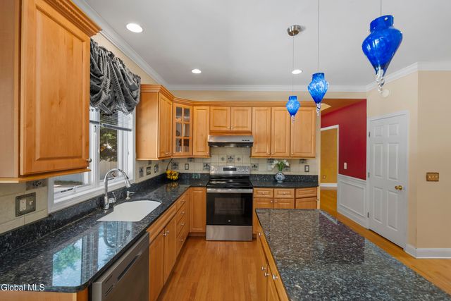 20 Birch Hill Road, Clifton Park, NY 12019
