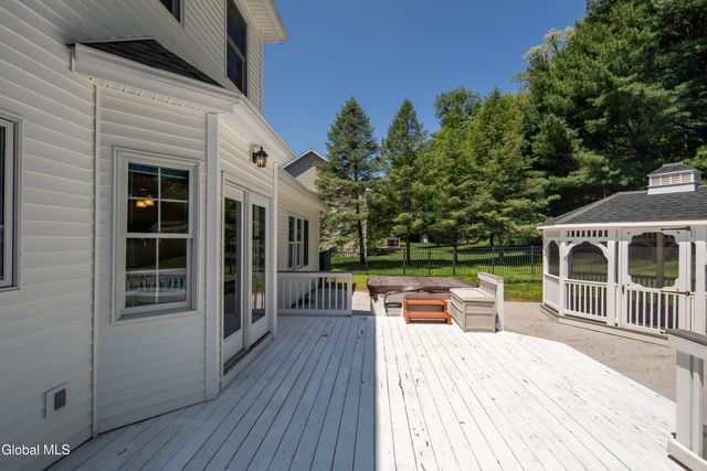 20 Birch Hill Road, Clifton Park, NY 12019