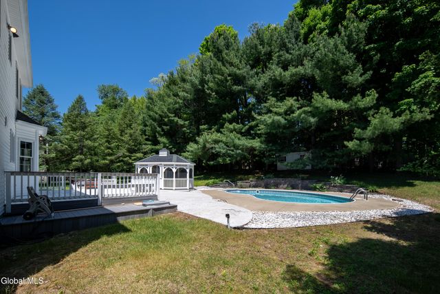 20 Birch Hill Road, Clifton Park, NY 12019