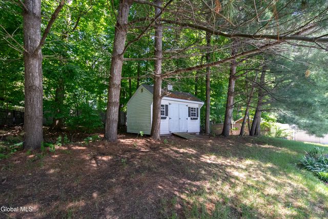 20 Birch Hill Road, Clifton Park, NY 12019
