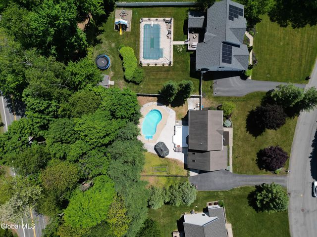 20 Birch Hill Road, Clifton Park, NY 12019