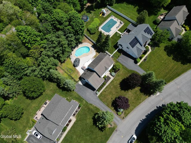 20 Birch Hill Road, Clifton Park, NY 12019