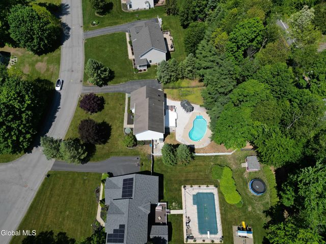 20 Birch Hill Road, Clifton Park, NY 12019