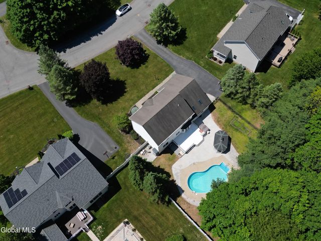 20 Birch Hill Road, Clifton Park, NY 12019