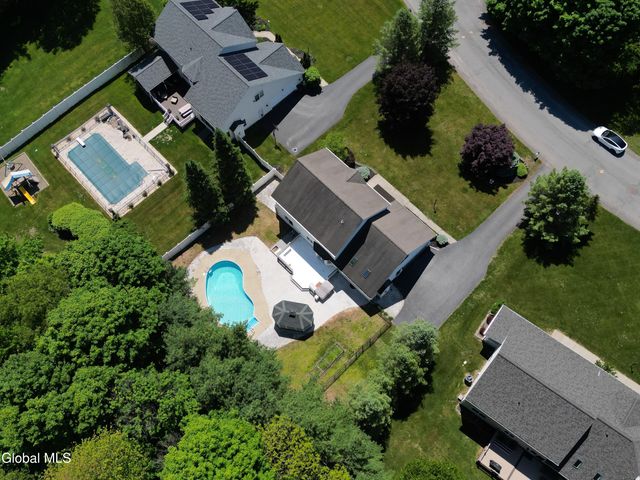 20 Birch Hill Road, Clifton Park, NY 12019
