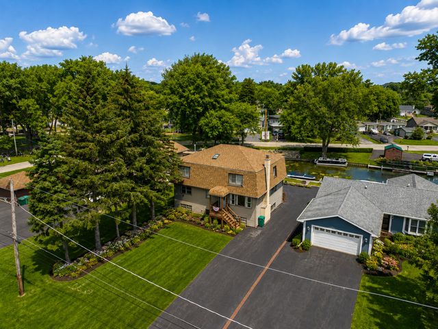 717 Monterrey Terrace, Mchenry, IL 60051