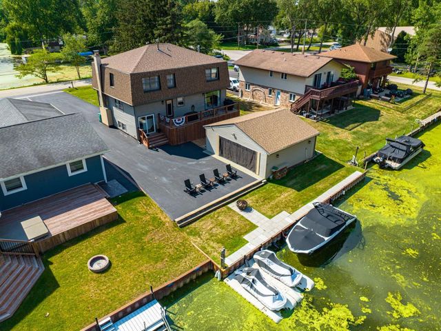 717 Monterrey Terrace, Mchenry, IL 60051