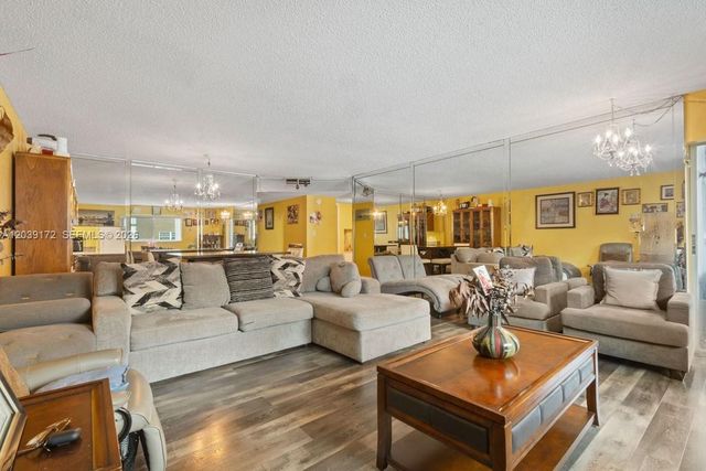 2271 NW 48th Ter 112, Lauderhill, FL 33313
