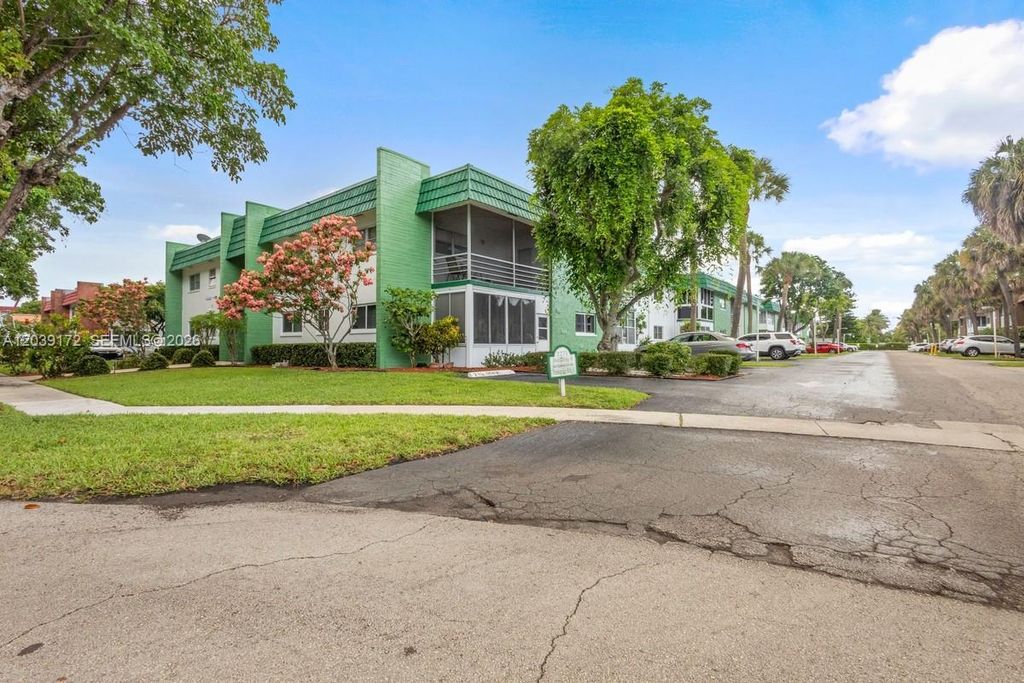 2271 NW 48th Ter 112, Lauderhill, FL 33313