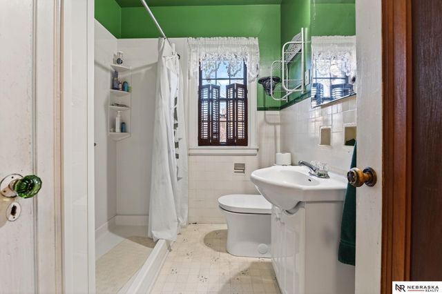 3302 Ernst Street, Omaha, NE 68112