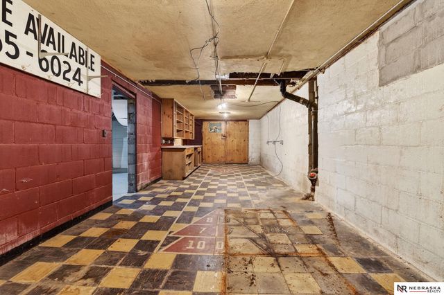 3302 Ernst Street, Omaha, NE 68112