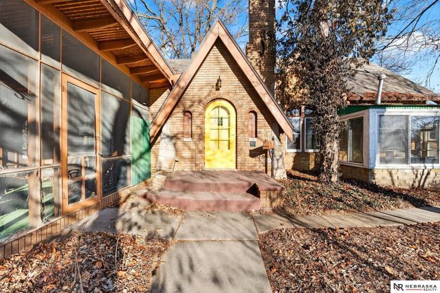 3302 Ernst Street, Omaha, NE 68112