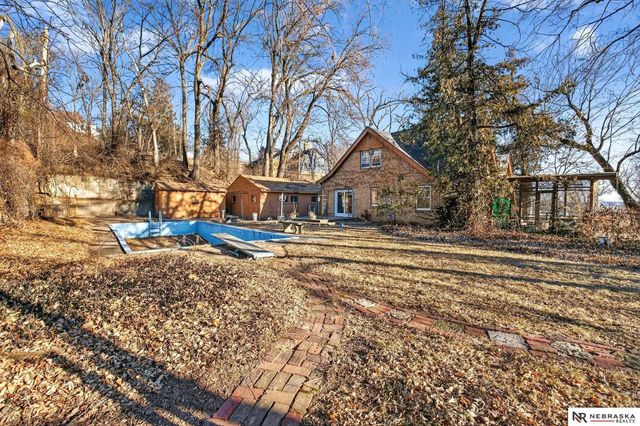 3302 Ernst Street, Omaha, NE 68112