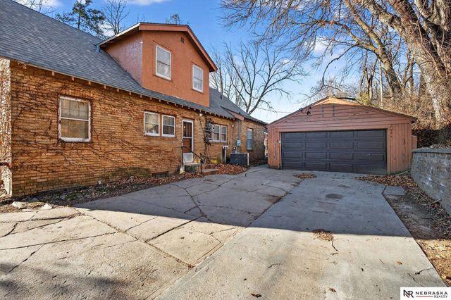 3302 Ernst Street, Omaha, NE 68112