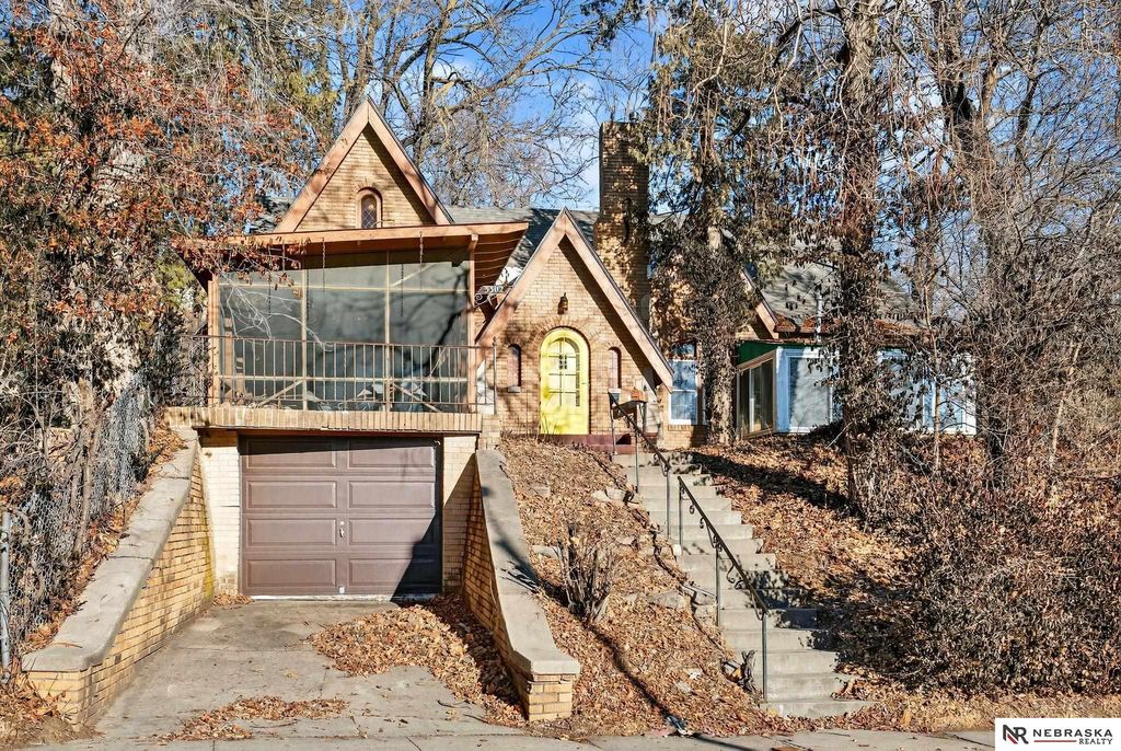 3302 Ernst Street, Omaha, NE 68112