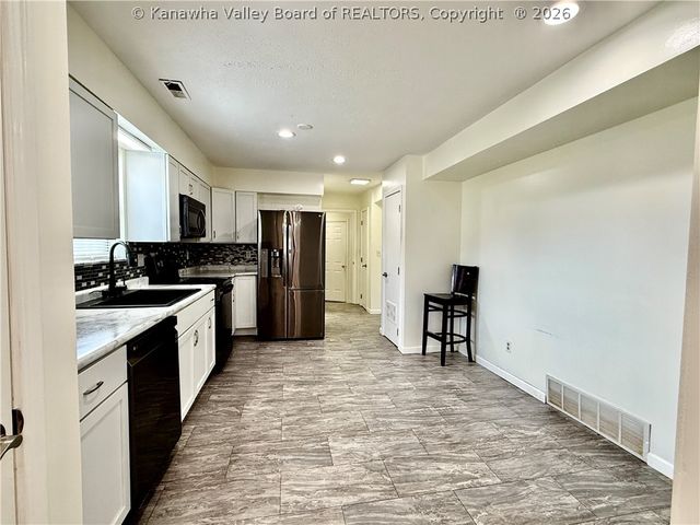 207 Taylor Drive, Hurricane, WV 25526