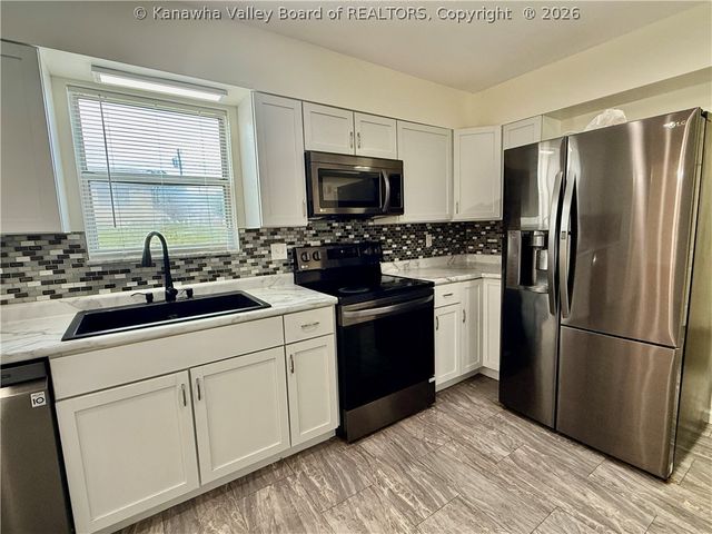 207 Taylor Drive, Hurricane, WV 25526