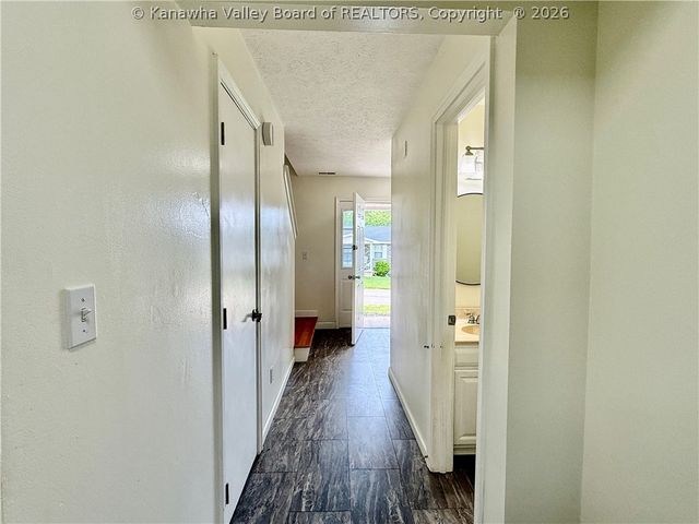 207 Taylor Drive, Hurricane, WV 25526