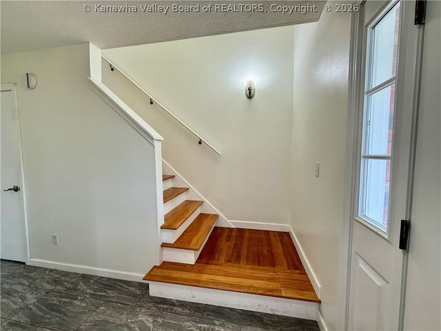 207 Taylor Drive, Hurricane, WV 25526