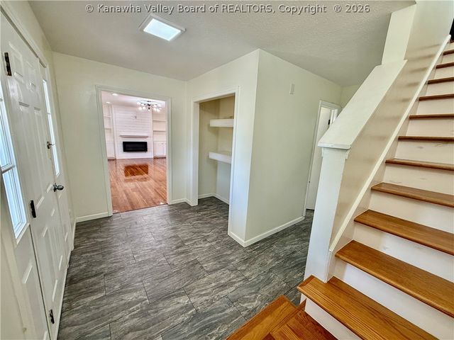 207 Taylor Drive, Hurricane, WV 25526
