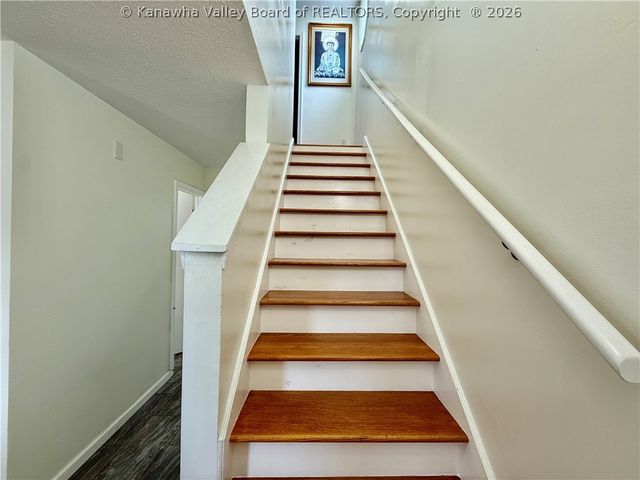 207 Taylor Drive, Hurricane, WV 25526