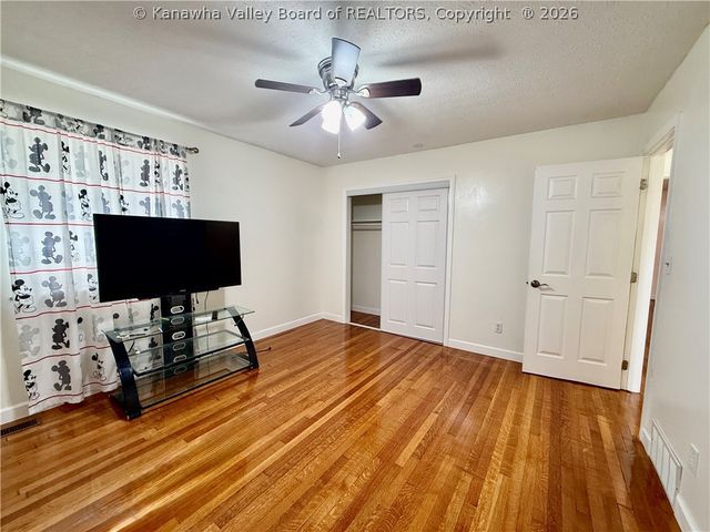 207 Taylor Drive, Hurricane, WV 25526