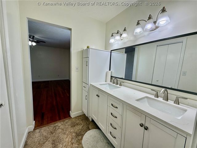 207 Taylor Drive, Hurricane, WV 25526