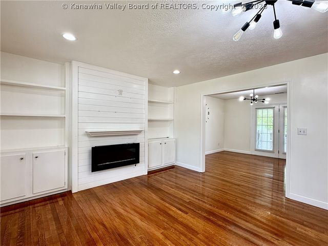 207 Taylor Drive, Hurricane, WV 25526