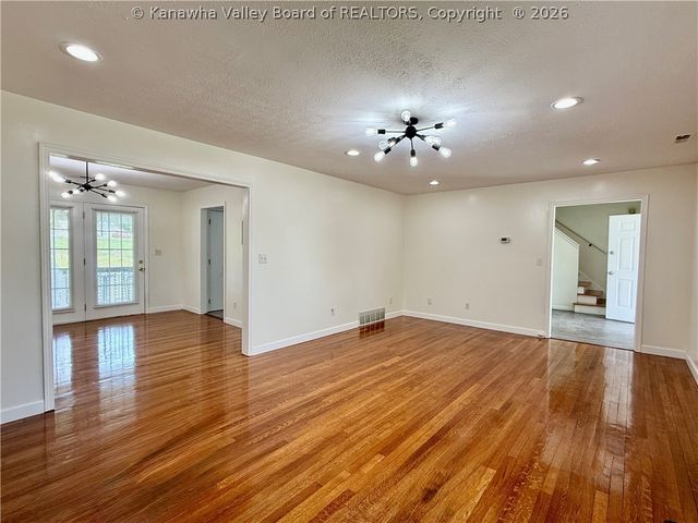 207 Taylor Drive, Hurricane, WV 25526
