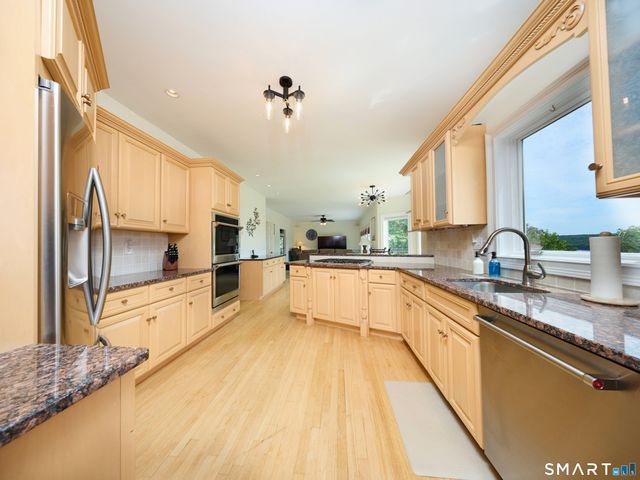4 Nature Lane, Shelton, CT 06484