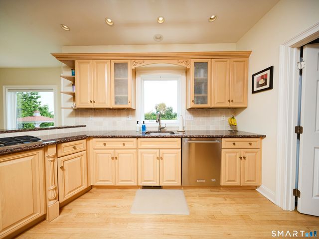 4 Nature Lane, Shelton, CT 06484