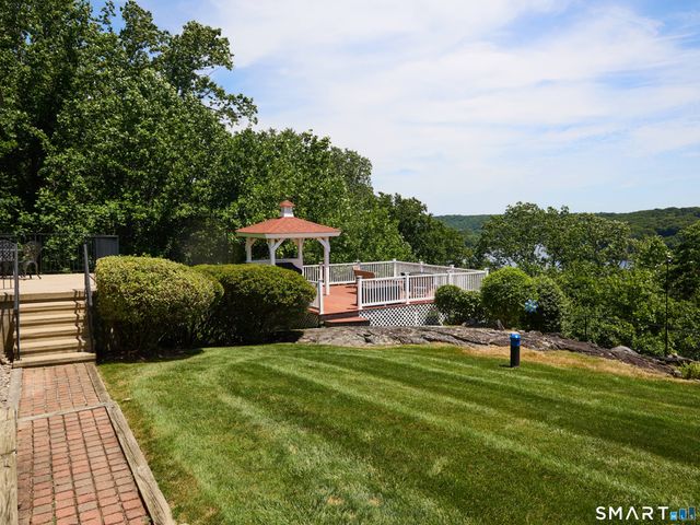 4 Nature Lane, Shelton, CT 06484