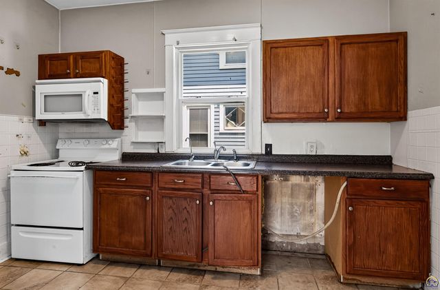 1816 SW Lincoln ST, Topeka, KS 66604