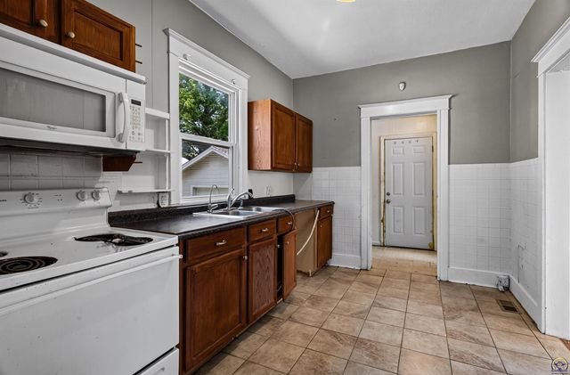 1816 SW Lincoln ST, Topeka, KS 66604