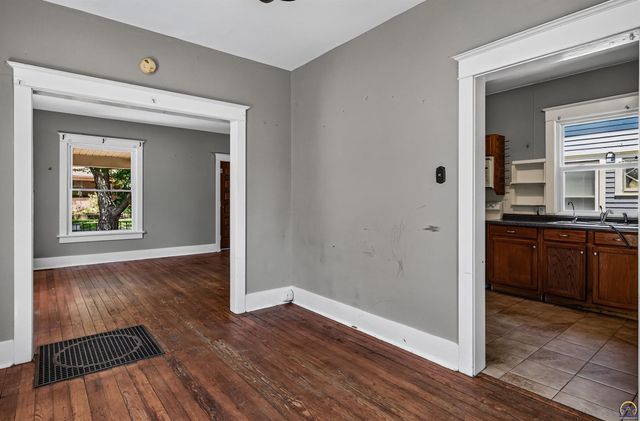 1816 SW Lincoln ST, Topeka, KS 66604