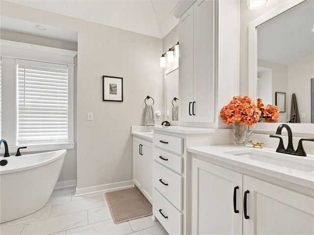 1320 NW 107th Terrace, Kansas City, MO 64155