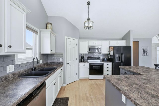 1231 Bluff Pointe Way, Fort Wayne, IN 46845