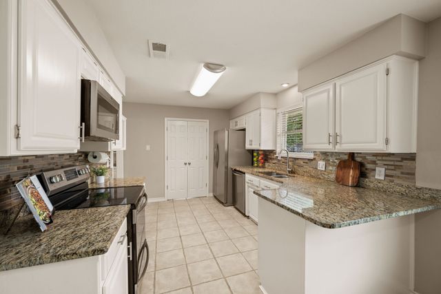 7509 Kingswood Court, North Richland Hills, TX 76182