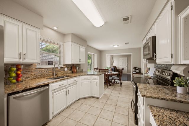 7509 Kingswood Court, North Richland Hills, TX 76182