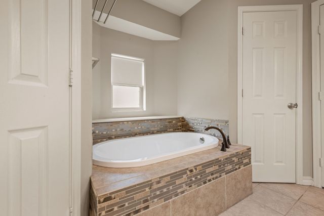 7509 Kingswood Court, North Richland Hills, TX 76182