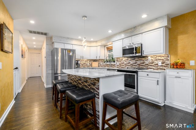 108 Perry Drive, New Milford, CT 06776