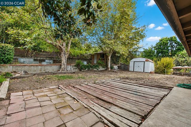 3214 Pine St., Martinez, CA 94553