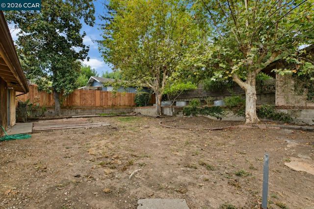 3214 Pine St., Martinez, CA 94553