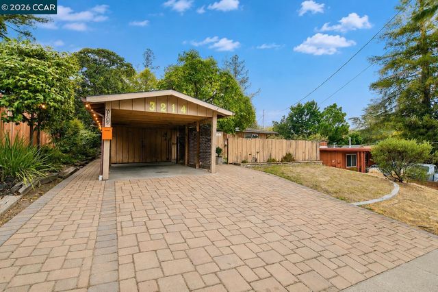3214 Pine St., Martinez, CA 94553