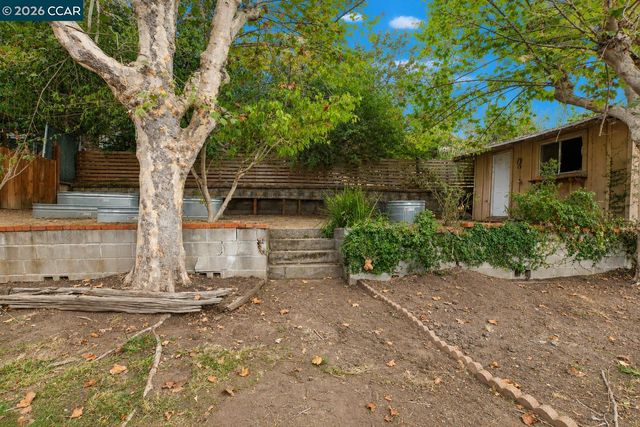 3214 Pine St., Martinez, CA 94553