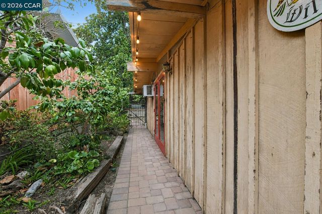 3214 Pine St., Martinez, CA 94553