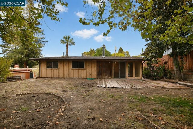 3214 Pine St., Martinez, CA 94553