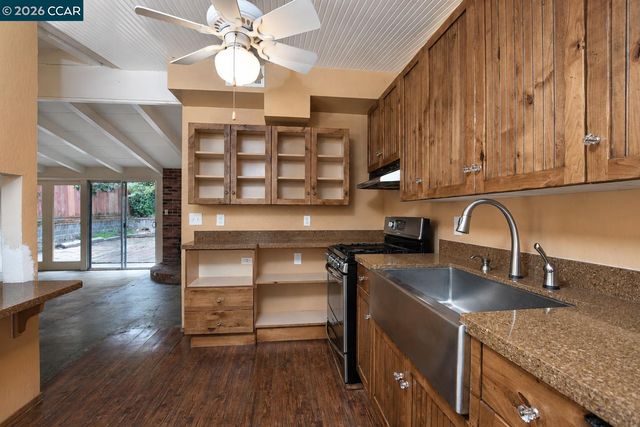 3214 Pine St., Martinez, CA 94553